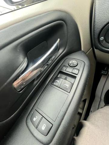 Photo of 2017 White Knuckle Clearcoat Dodge Grand Caravan