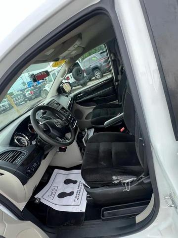 Photo of 2017 White Knuckle Clearcoat Dodge Grand Caravan