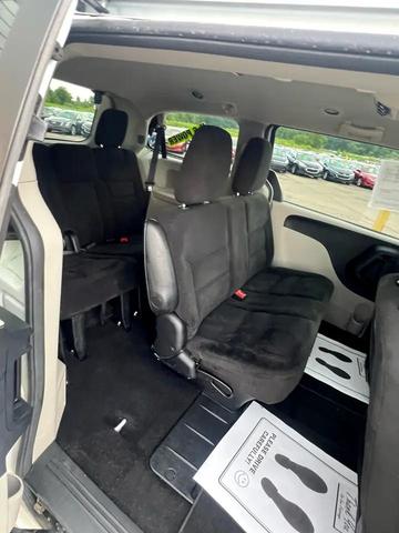 Photo of 2017 White Knuckle Clearcoat Dodge Grand Caravan