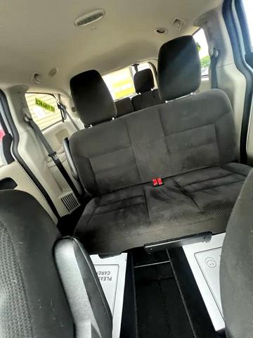 Photo of 2017 White Knuckle Clearcoat Dodge Grand Caravan