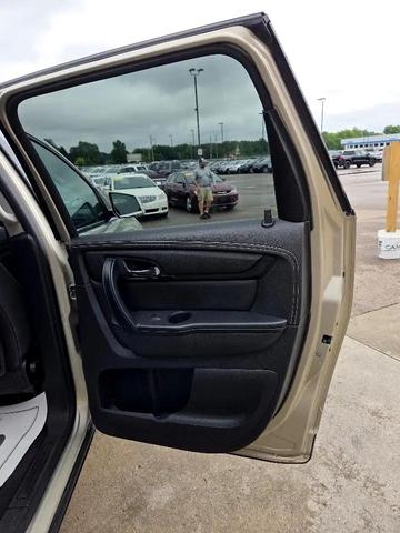 Photo of 2015 Gold Chevrolet Traverse
