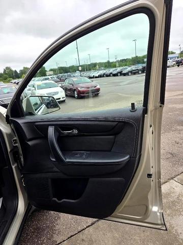 Photo of 2015 Gold Chevrolet Traverse