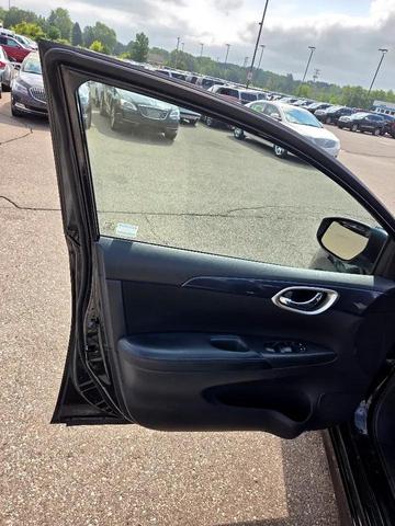 Photo of 2016 Super Black Nissan Sentra