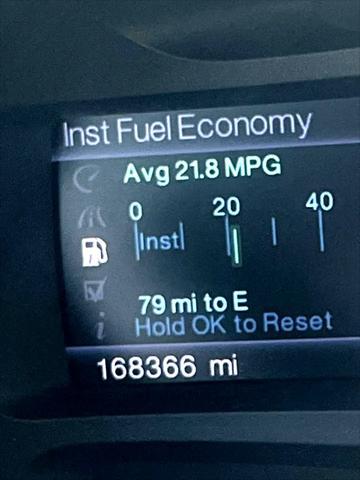 Photo of 2013 white Ford Edge