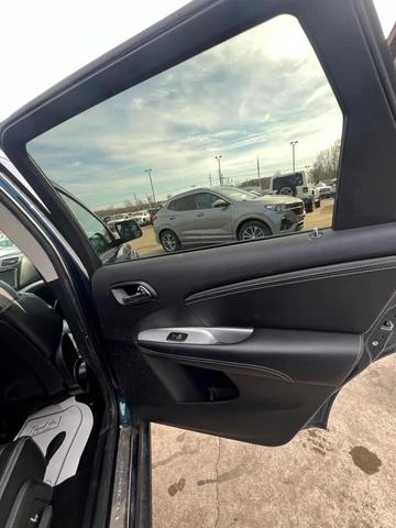 Photo of 2014 Fathom Blue Pearlcoat Dodge Journey