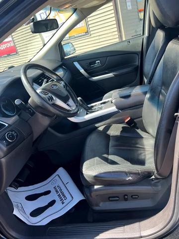 Photo of 2014 Tuxedo Black Metallic Ford Edge