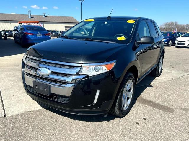 Photo of 2014 Tuxedo Black Metallic Ford Edge