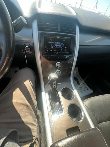 Photo of 2014 Tuxedo Black Metallic Ford Edge