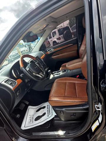 Photo of 2012 Brilliant Black Crystal Pearlcoat Jeep Grand Cherokee