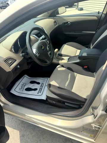 Photo of 2010 TAN Chevrolet Malibu