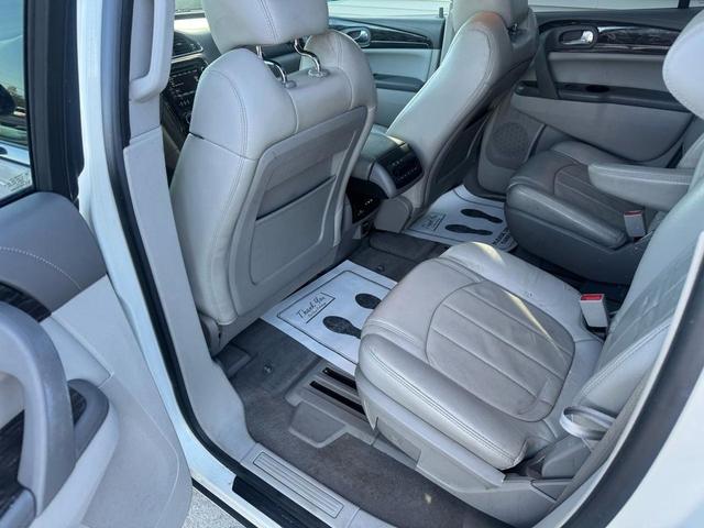 Photo of 2014 White Buick Enclave