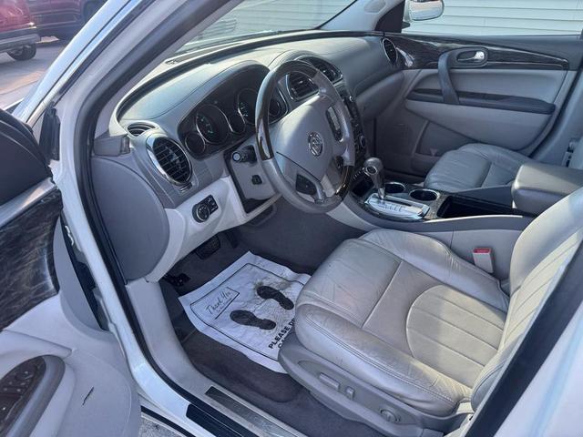 Photo of 2014 White Buick Enclave