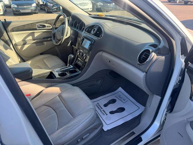 Photo of 2014 White Buick Enclave