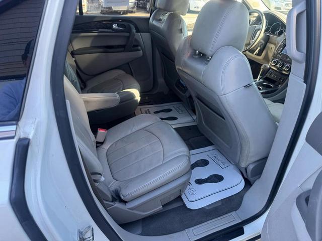 Photo of 2014 White Buick Enclave