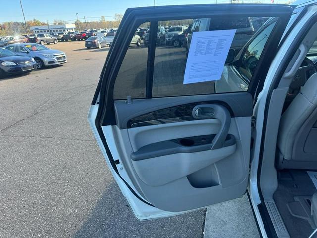 Photo of 2014 White Buick Enclave
