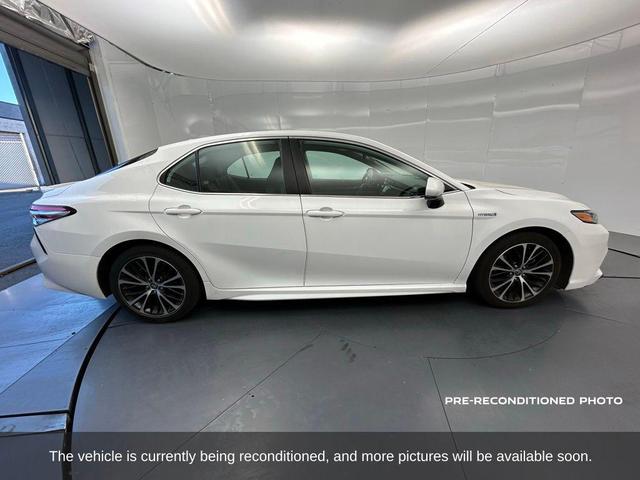 Photo of 2020 Super White Toyota Camry