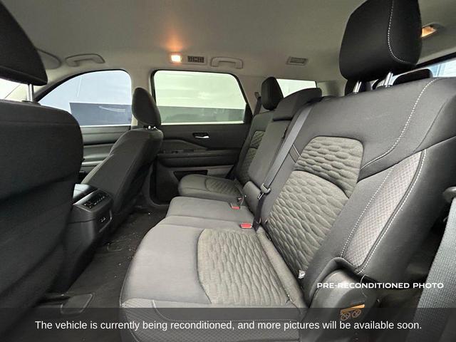 Photo of 2022 Super Black Nissan Pathfinder