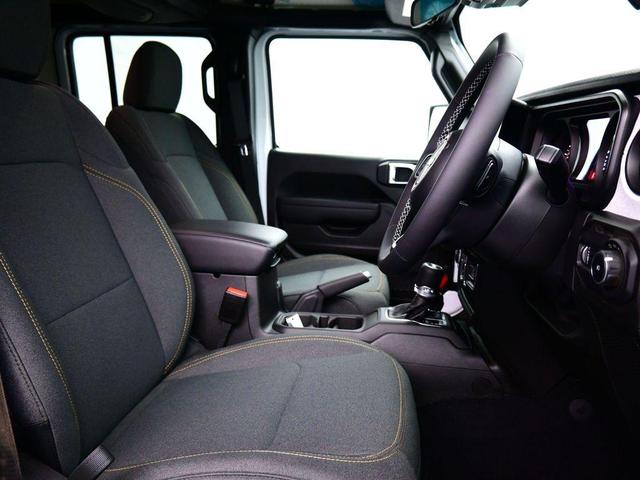 Photo of 2025 Bright White Clearcoat Jeep Wrangler