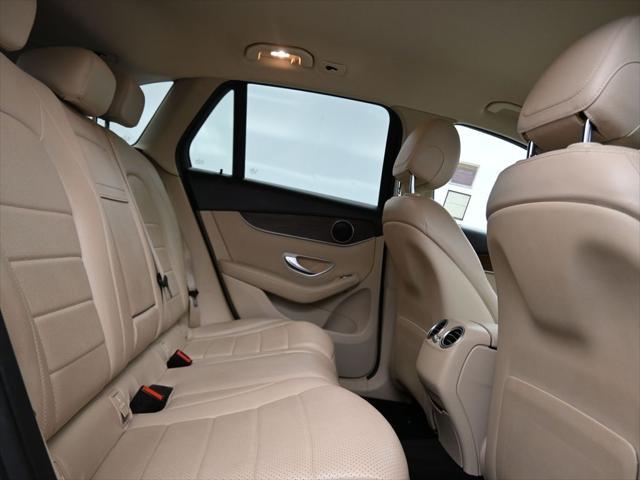 Photo of 2021 Polar White Mercedes-Benz GLC 300