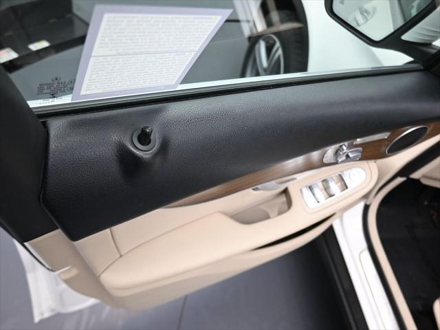 Photo of 2021 Polar White Mercedes-Benz GLC 300