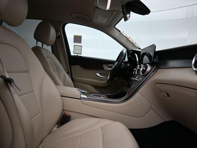 Photo of 2021 Polar White Mercedes-Benz GLC 300