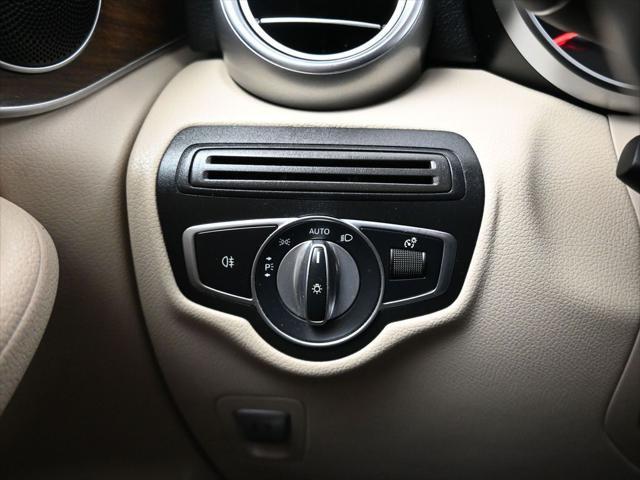 Photo of 2021 Polar White Mercedes-Benz GLC 300