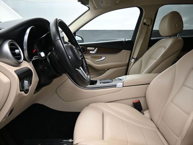 Photo of 2021 Polar White Mercedes-Benz GLC 300