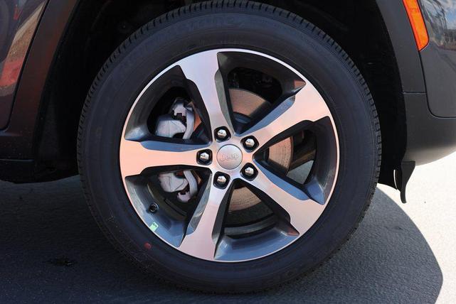 Photo of 2024 Baltic Gray Metallic Clearcoat Jeep Grand Cherokee