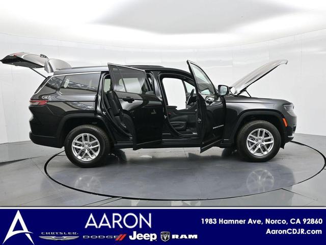 Photo of 2025 Diamond Black Crystal Pearlcoat Jeep Grand Cherokee L