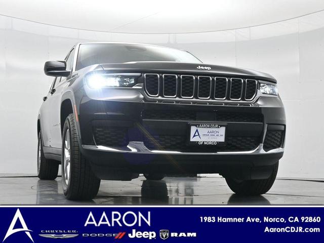 Photo of 2025 Diamond Black Crystal Pearlcoat Jeep Grand Cherokee L