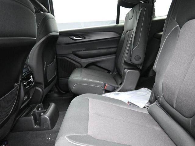 Photo of 2025 Diamond Black Crystal Pearlcoat Jeep Grand Cherokee L