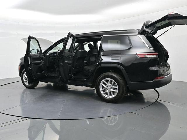 Photo of 2025 Diamond Black Crystal Pearlcoat Jeep Grand Cherokee L