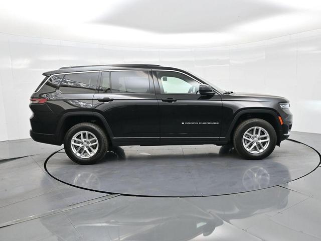 Photo of 2025 Diamond Black Crystal Pearlcoat Jeep Grand Cherokee L