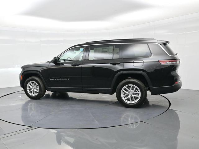 Photo of 2025 Diamond Black Crystal Pearlcoat Jeep Grand Cherokee L