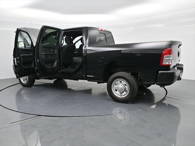 Photo of 2024 Diamond Black Crystal Pearlcoat RAM 2500