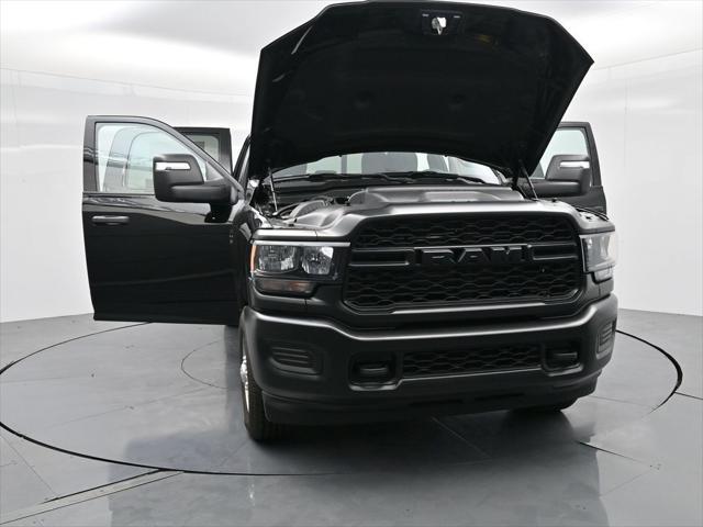 Photo of 2024 Diamond Black Crystal Pearlcoat RAM 2500
