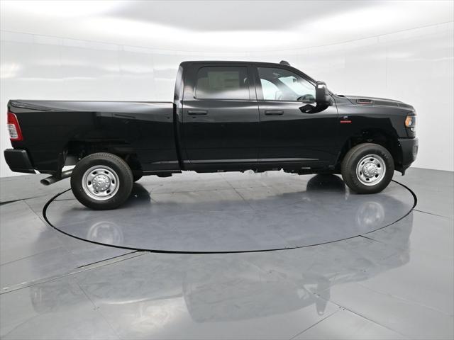 Photo of 2024 Diamond Black Crystal Pearlcoat RAM 2500