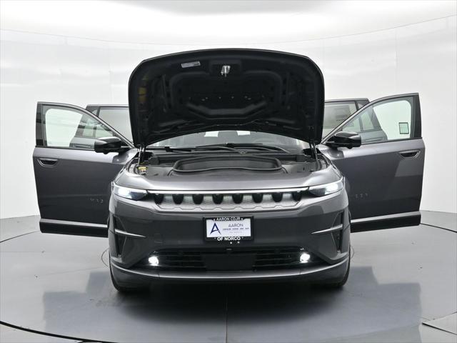 Photo of 2025 Baltic Gray Metallic Clearcoat Jeep Wagoneer S