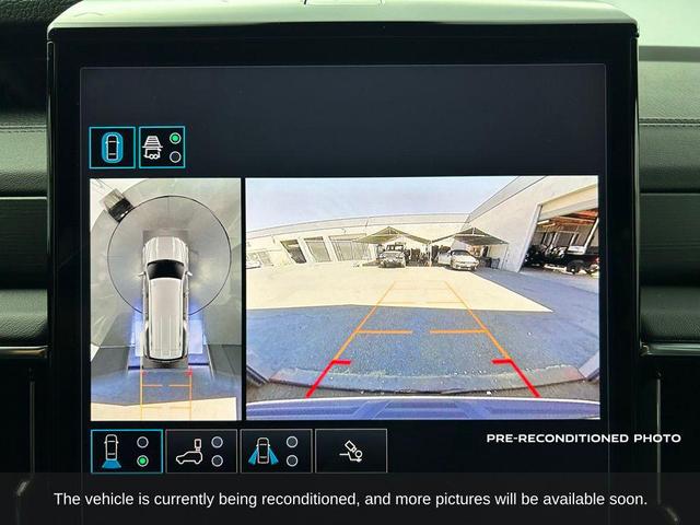 Photo of 2025 Summit White GMC Yukon XL