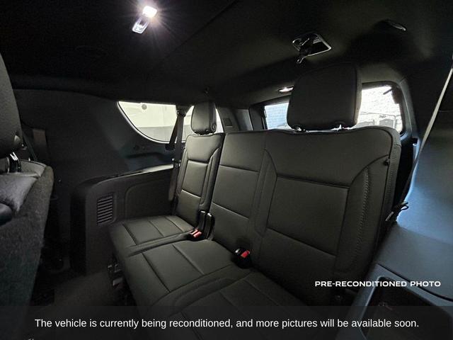 Photo of 2025 Summit White GMC Yukon XL