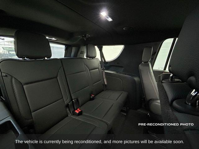 Photo of 2025 Summit White GMC Yukon XL