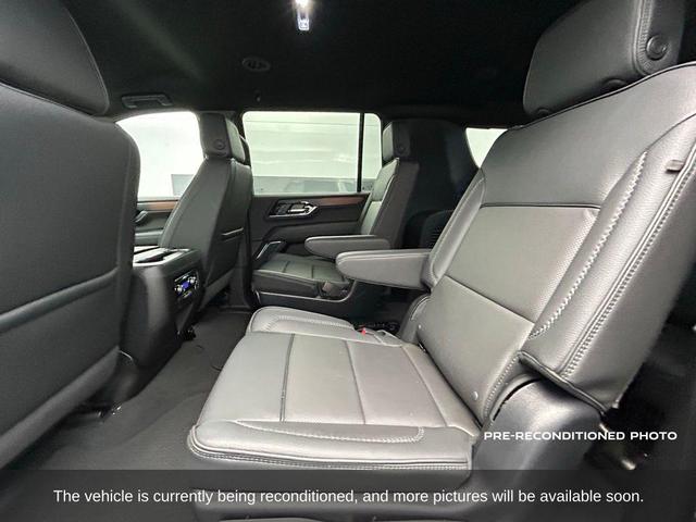 Photo of 2025 Summit White GMC Yukon XL