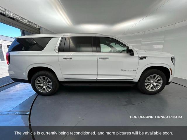 Photo of 2025 Summit White GMC Yukon XL