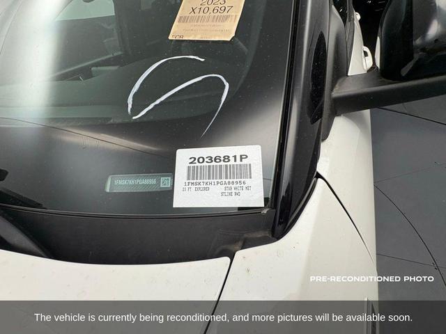 Photo of 2023 Star White Metallic Tri-Coat Ford Explorer