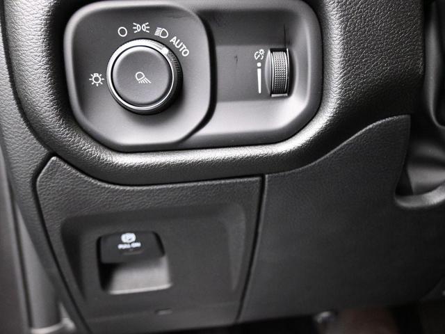 Photo of 2025 Granite Crystal Metallic Clearcoat RAM 1500