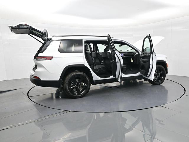 Photo of 2025 Bright White Clearcoat Jeep Grand Cherokee L