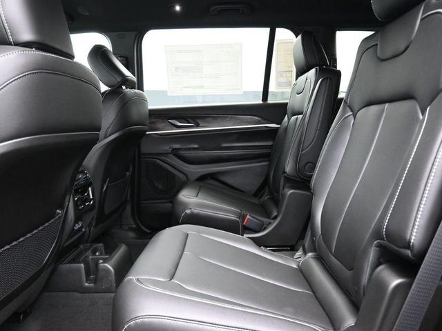 Photo of 2025 Bright White Clearcoat Jeep Grand Cherokee L