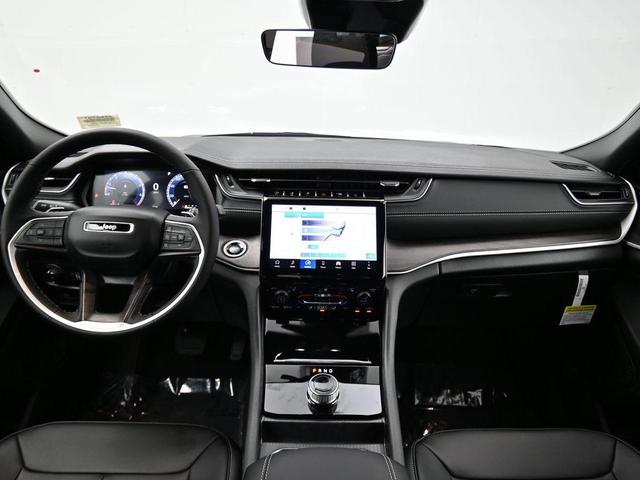 Photo of 2025 Bright White Clearcoat Jeep Grand Cherokee L