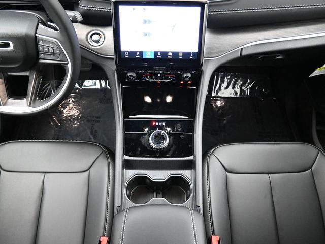 Photo of 2025 Bright White Clearcoat Jeep Grand Cherokee L