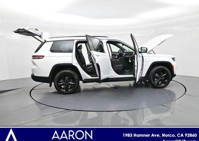 Photo of 2025 Bright White Clearcoat Jeep Grand Cherokee L